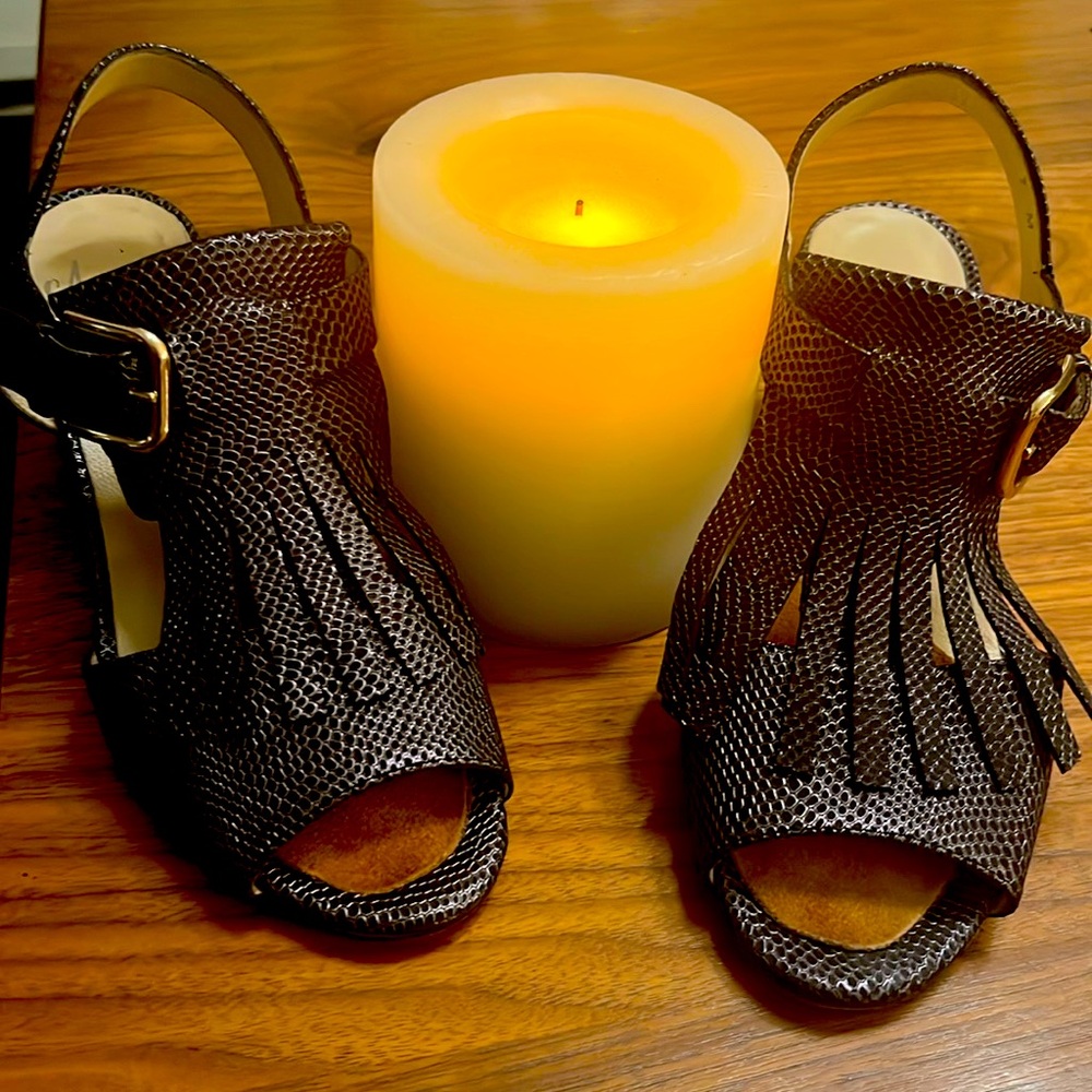 Adorable Amalfi shoes for dress up or casual Wear